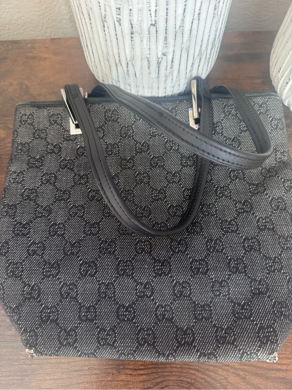 Gucci 1990s quiet classic luxury vintage bucket handbag, Italy, Authentic 31244 - Picture 15 of 16